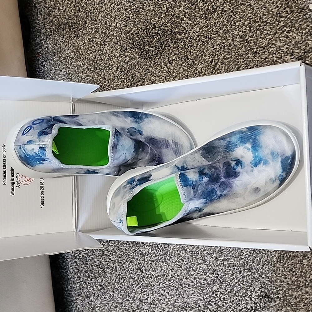 OOFOS woman's size 6